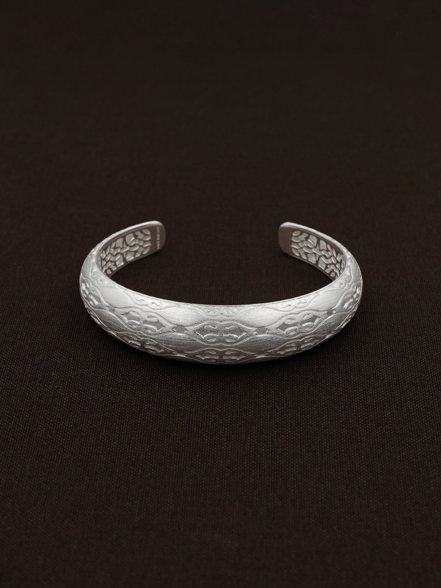 Slit of Light Bangle