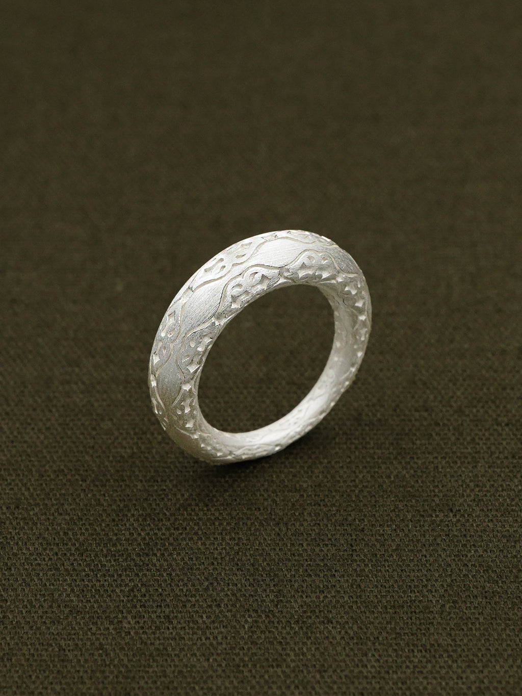 Slit of Light Ring
