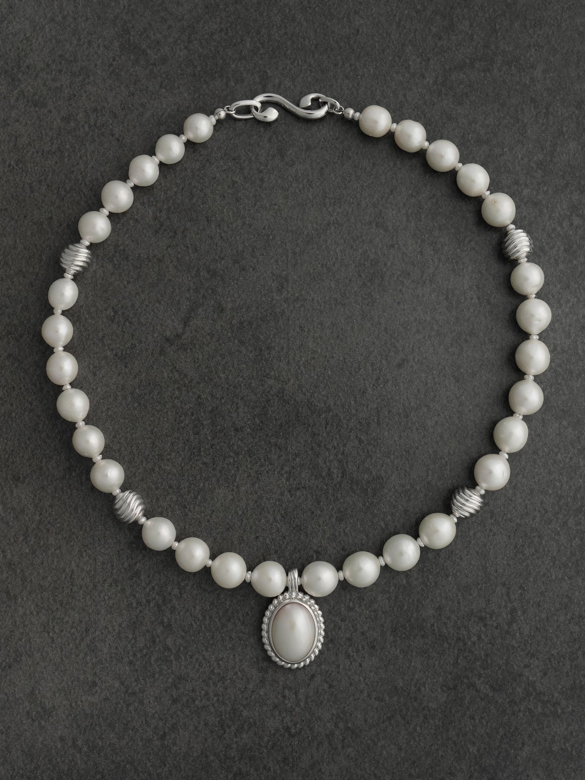 Foamy Necklace